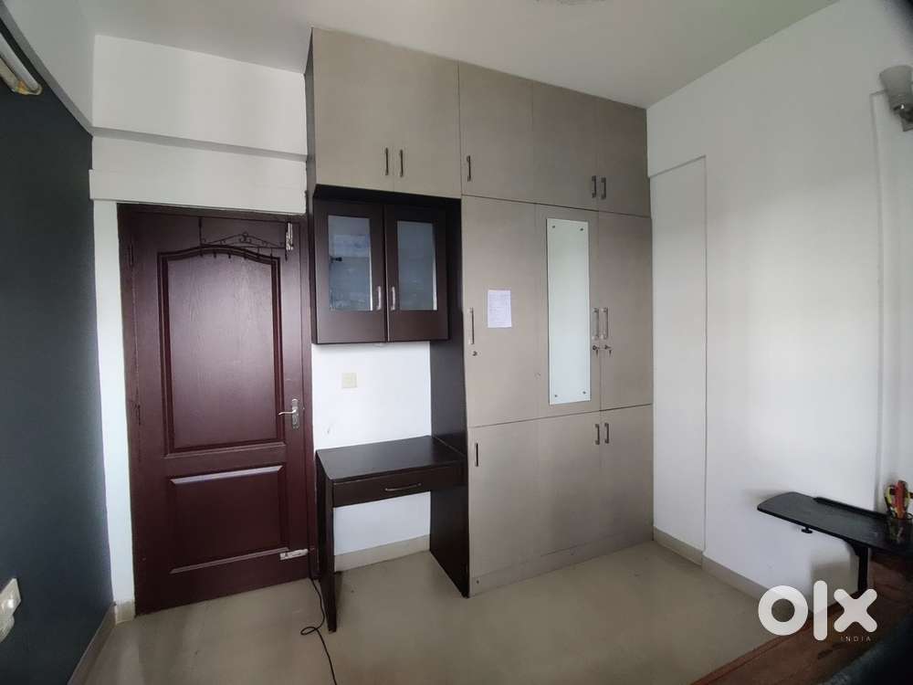 Looking for Female flatmate; 1 bedroom + 1 bathroom