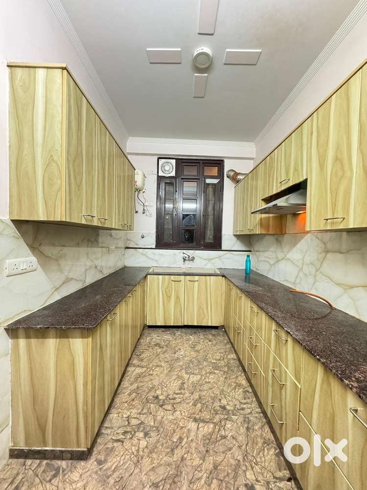 3bhk semi-furnished Vipul World Sector 48