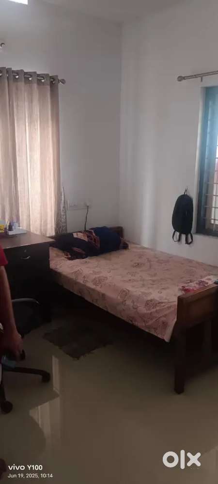 1 bed room with bath room attached. PG +wifi+drinking water