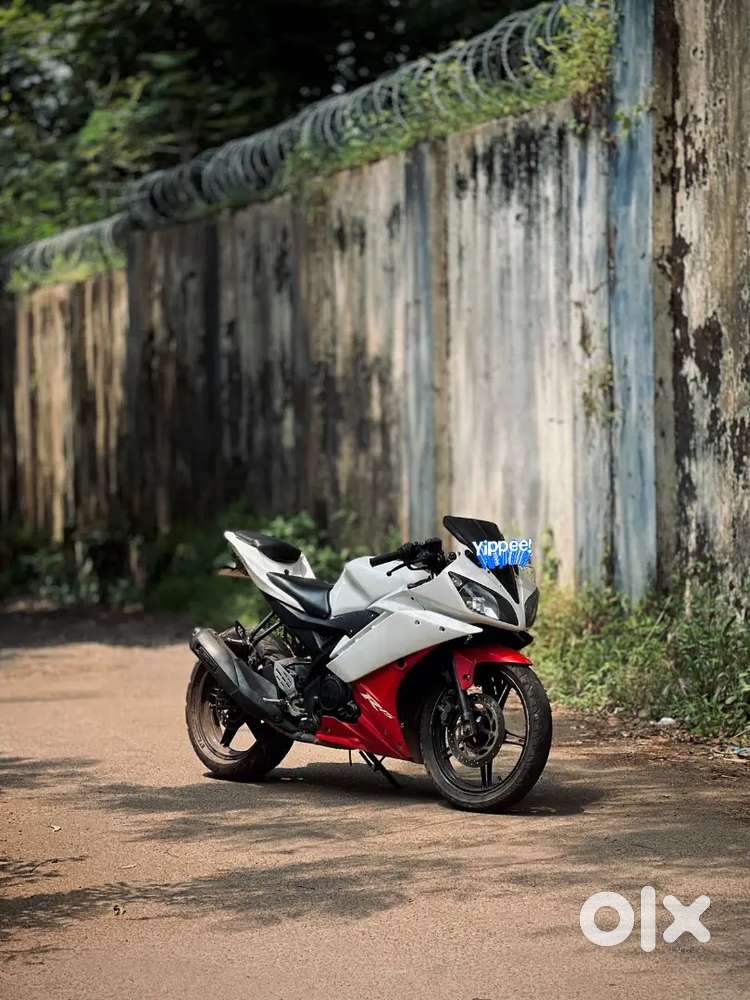 Yamaha R15 V2 good condition