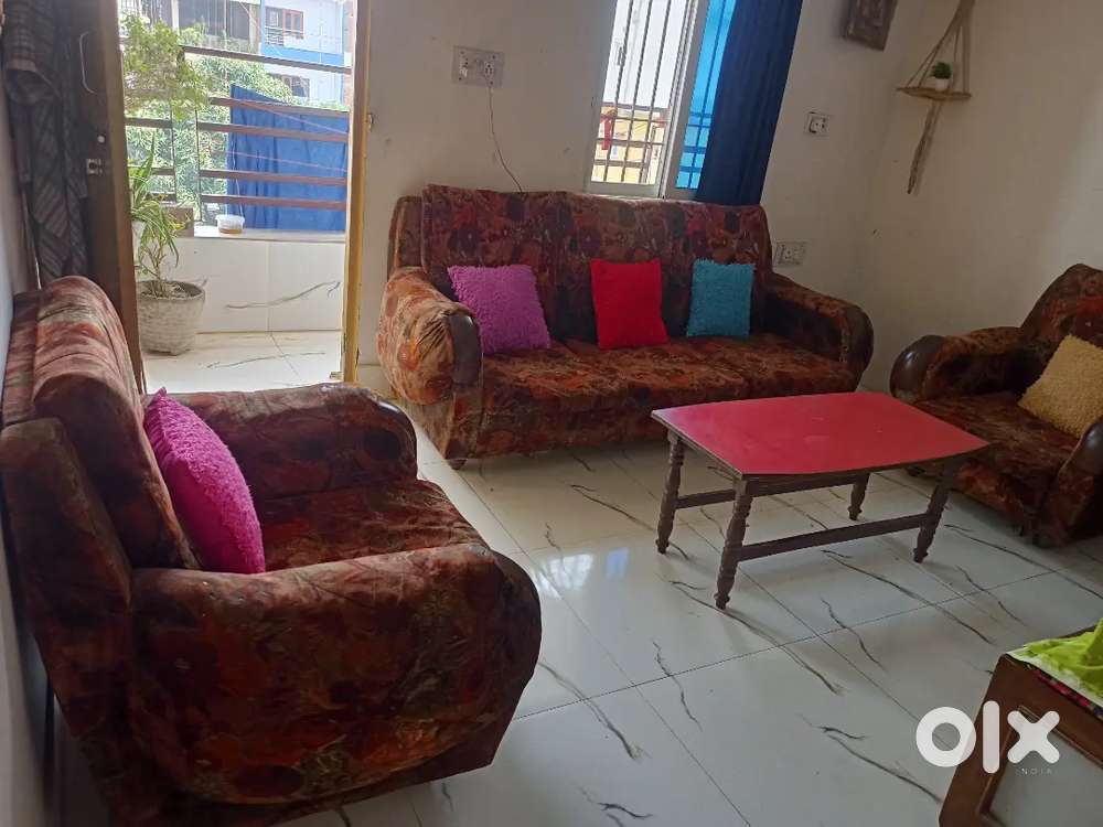3+1+1 Sofa Set with Center Table – Good Condition