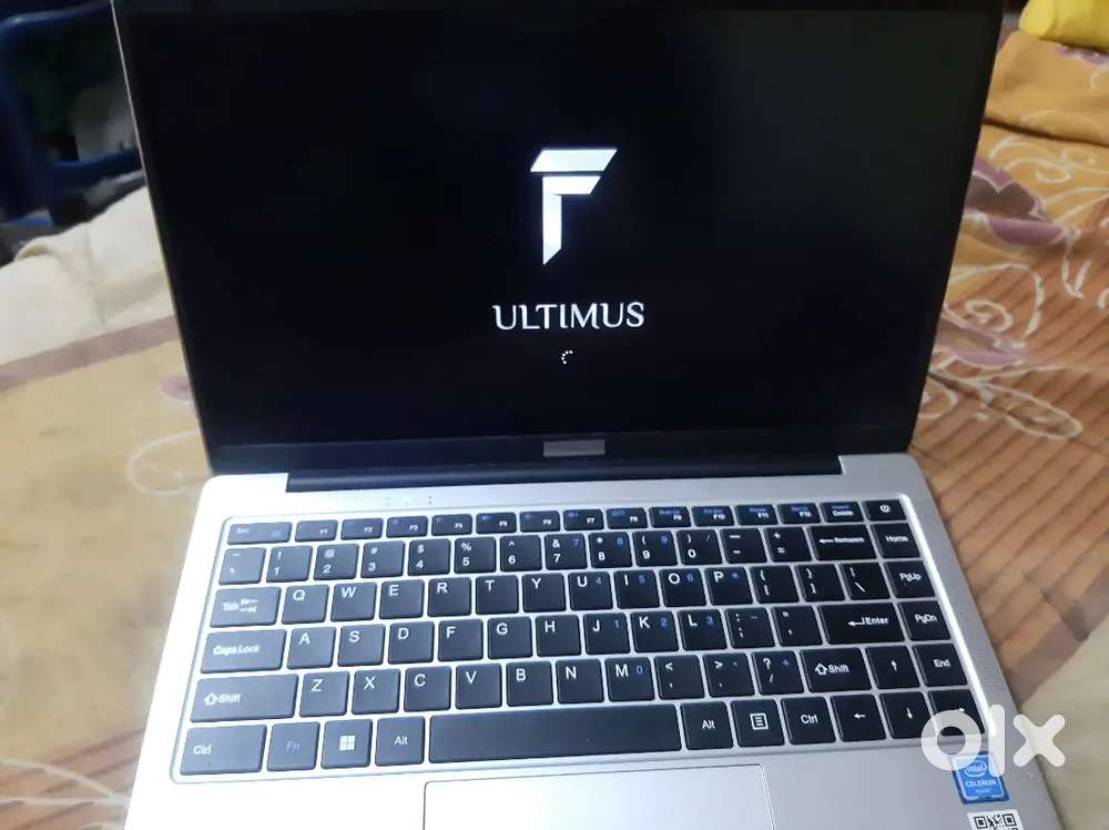 ULTIMUS APEX 180 degree Hinge 8/512SSD Windows 11