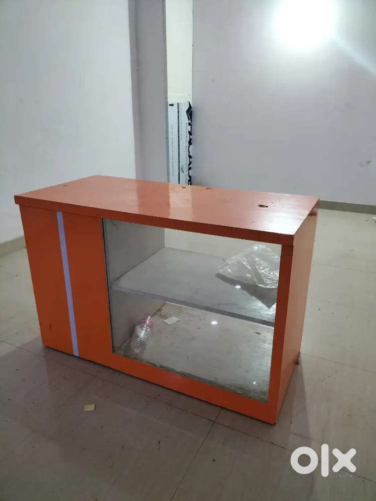 Shop showcase