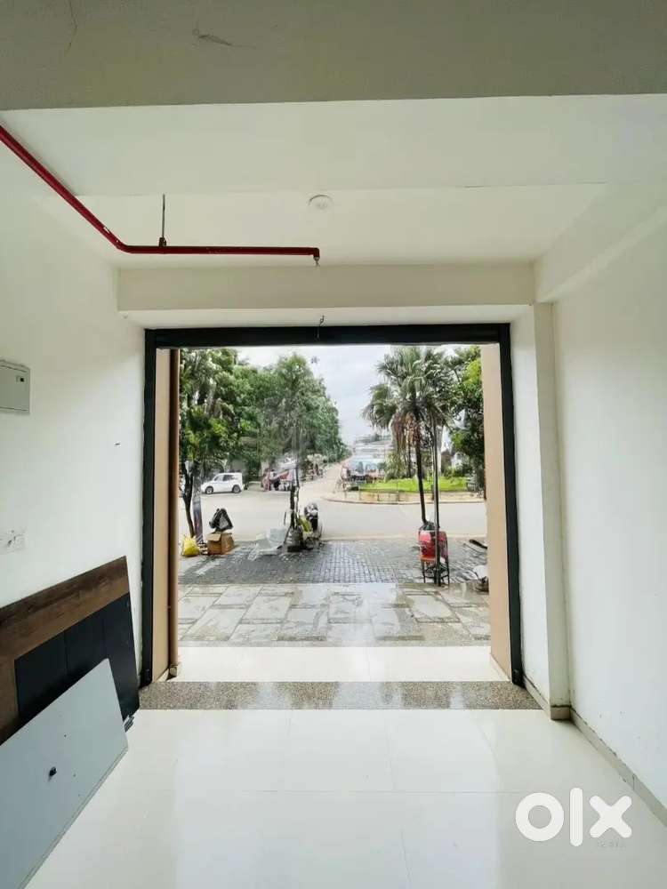 Required panipuri maker and seller in shop