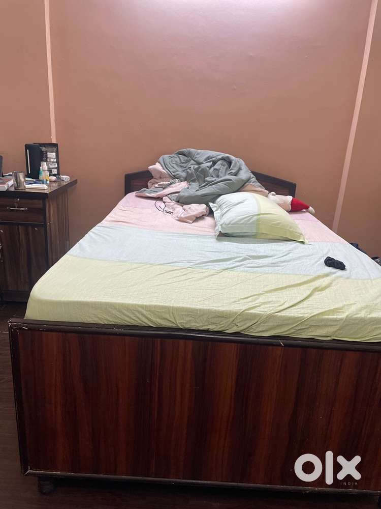 single bed with mattress