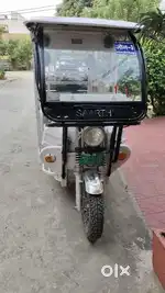 Mai apna e rikshaw bech raha hu