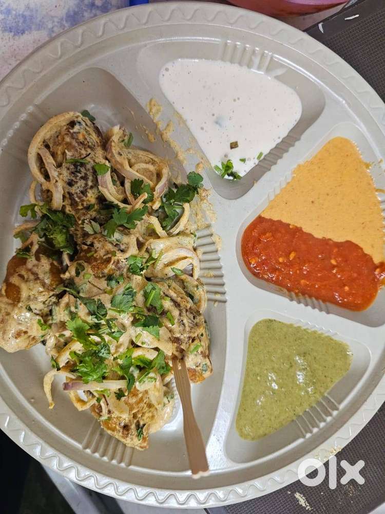 Momo Helper and cook