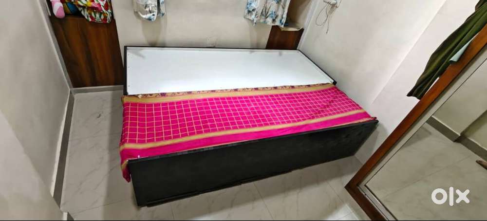 Expandable Single to Double Bed with Storage + Hilton Cushion