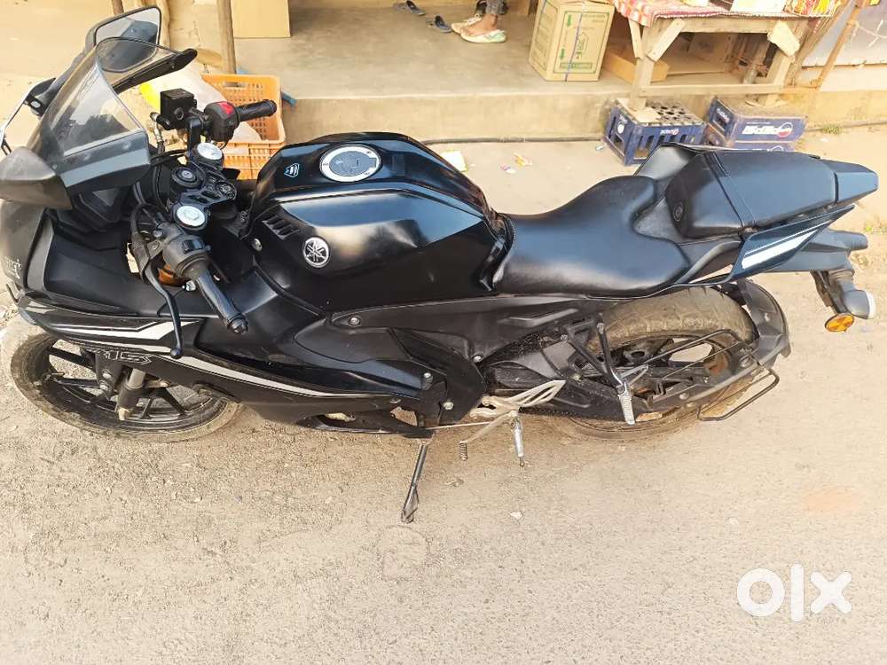 R15 black colour