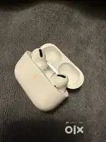 Apple AirPods Pro 1st Gen (with wireless charging case)