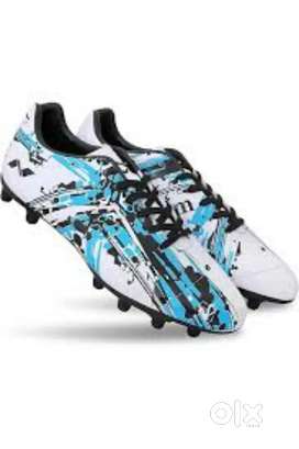 Nivia storm man's football shoes