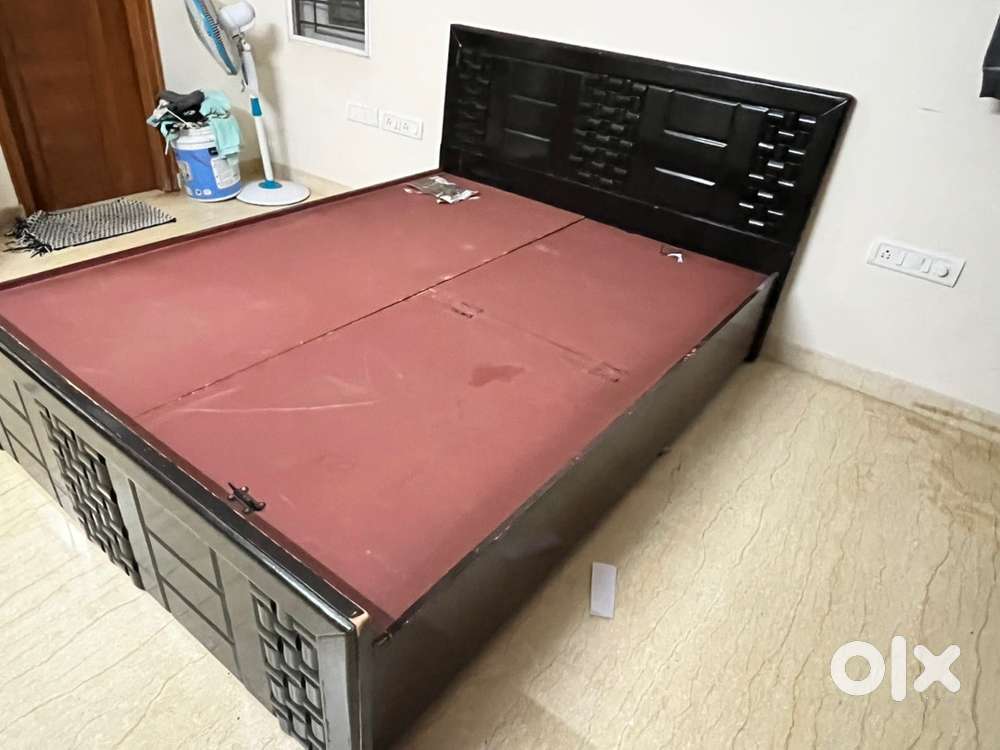 Double cot with storage