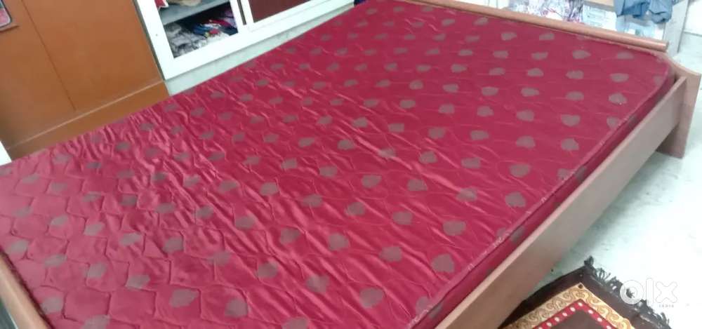 Queen size Bed