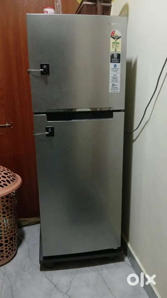Refrigerator ,top freezer