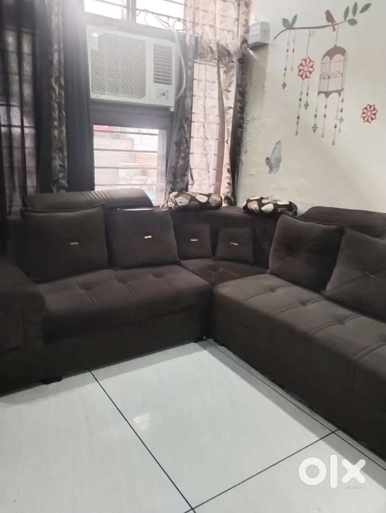 Seven Seater Sofa Set With Table In Very Good Condition