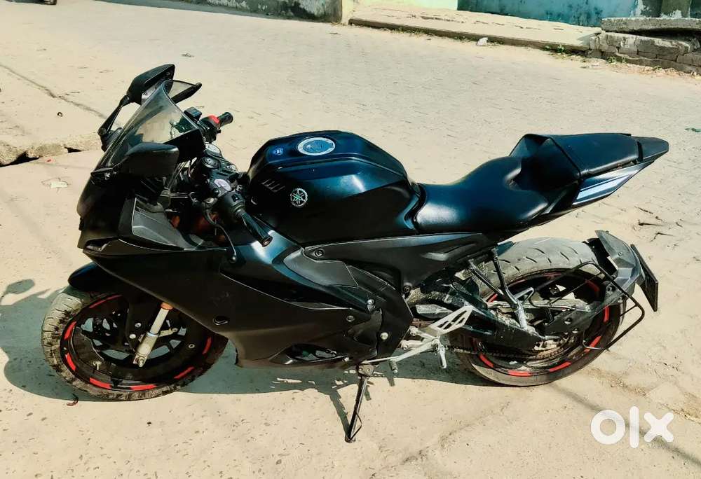 R15 V4 full black colour up12 B 26#6