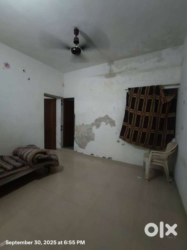 FLAT AVAILABLE ON RENT