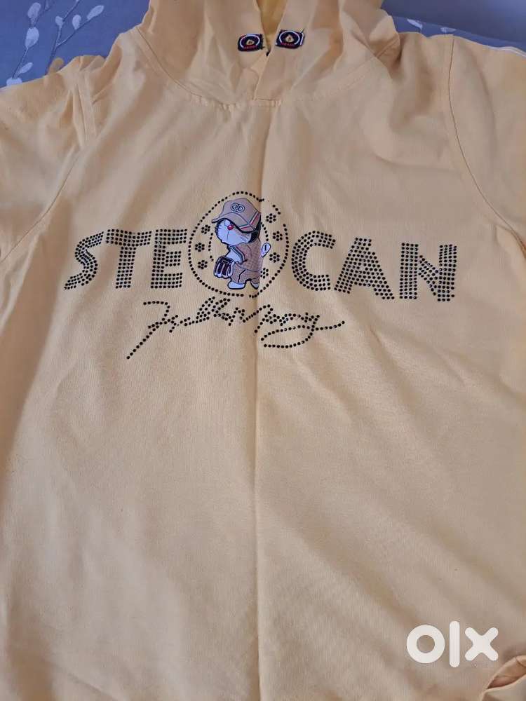 A yellow colour t shirt