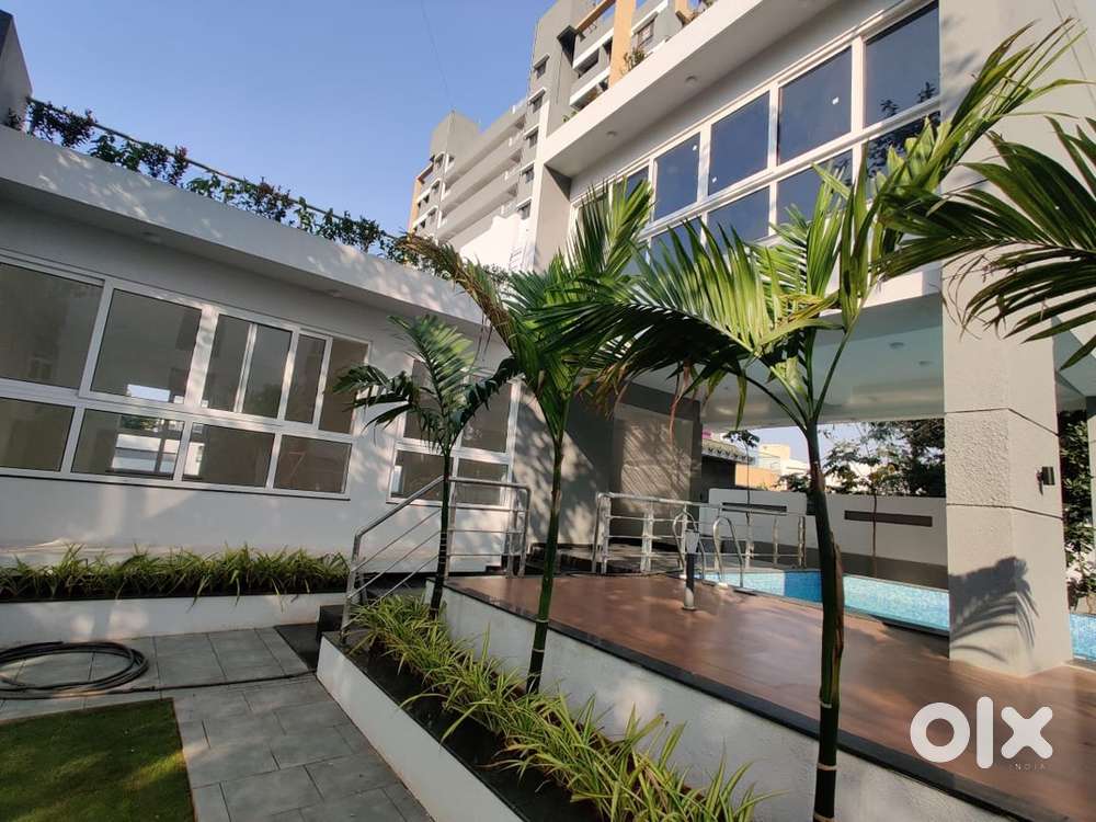 2bhk flat on rent 1 female in 1 room . Available from 15th October.