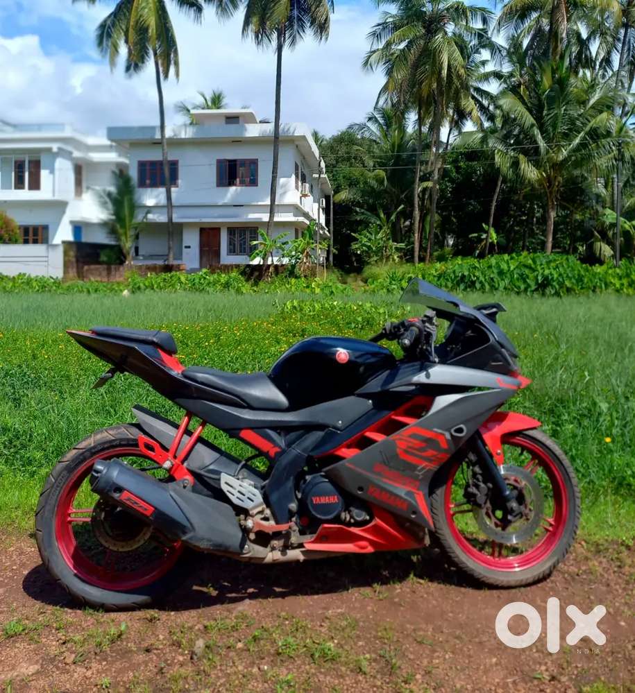YAMAHA R15