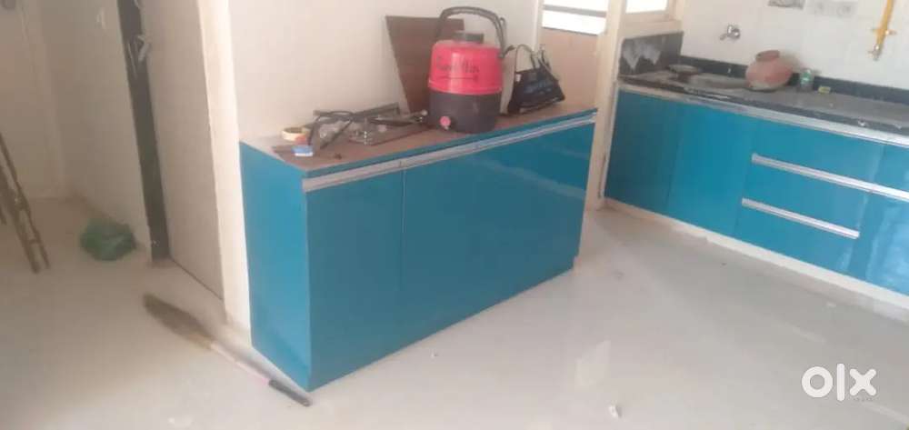 फलेट में वुडन फर्नीचर ओर ओल वकॅ समाधान