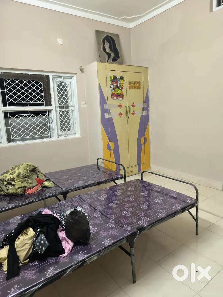 PG available for girls in juna Bilspur Single Double three bed sharing