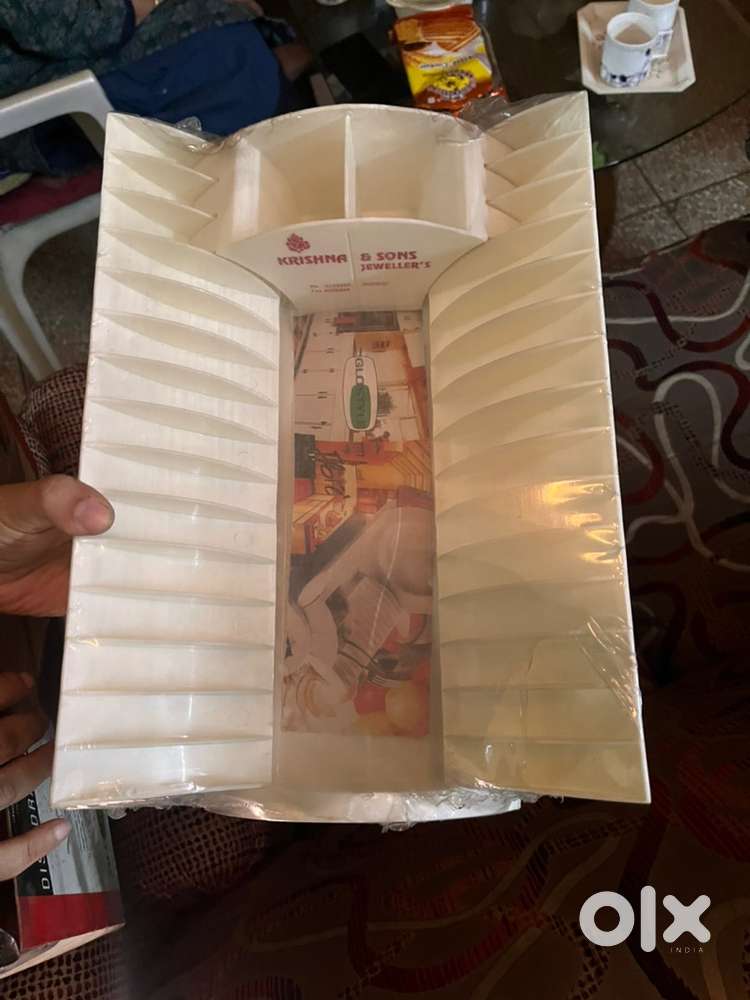 Plastic plate and cutlery stand