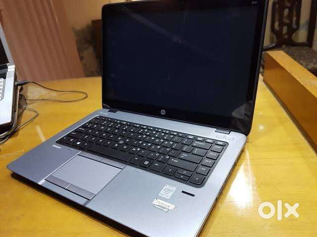 8GB RAM - INTEL I5 - 256GB SSD -- U L T R A - S L I M -- HP --