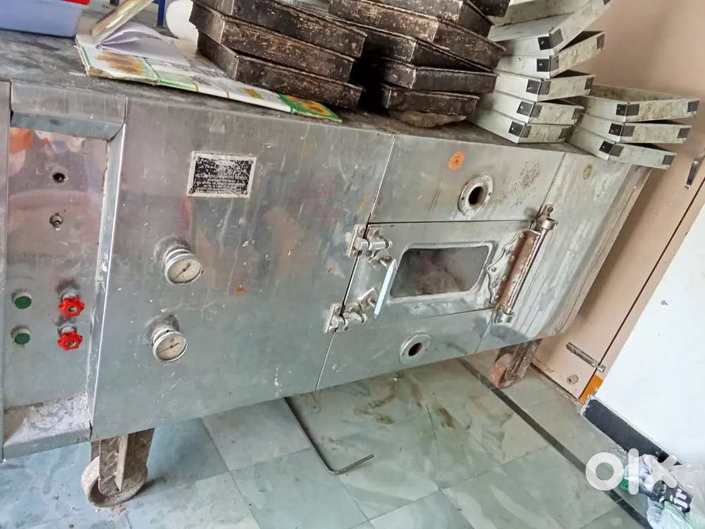 Gas batti oven and 24 trays with aata mixing machine