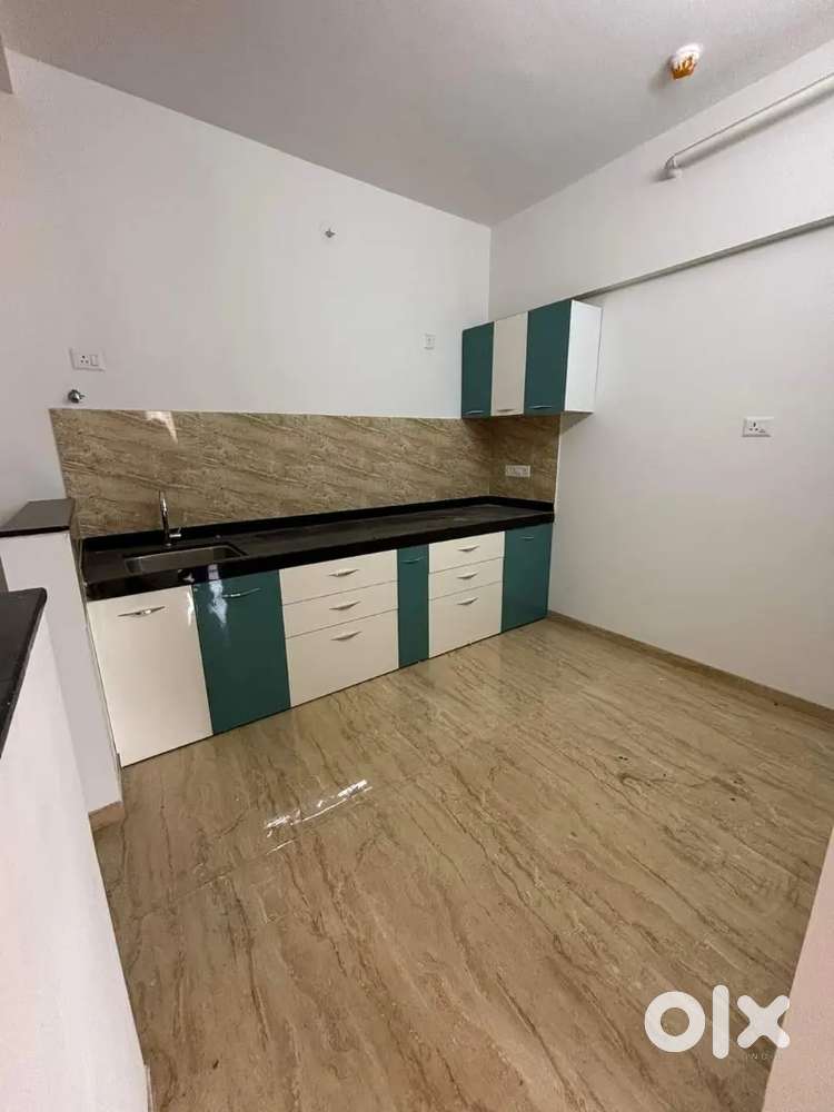 Spacious 3 BHK flat available for bachelors and Family