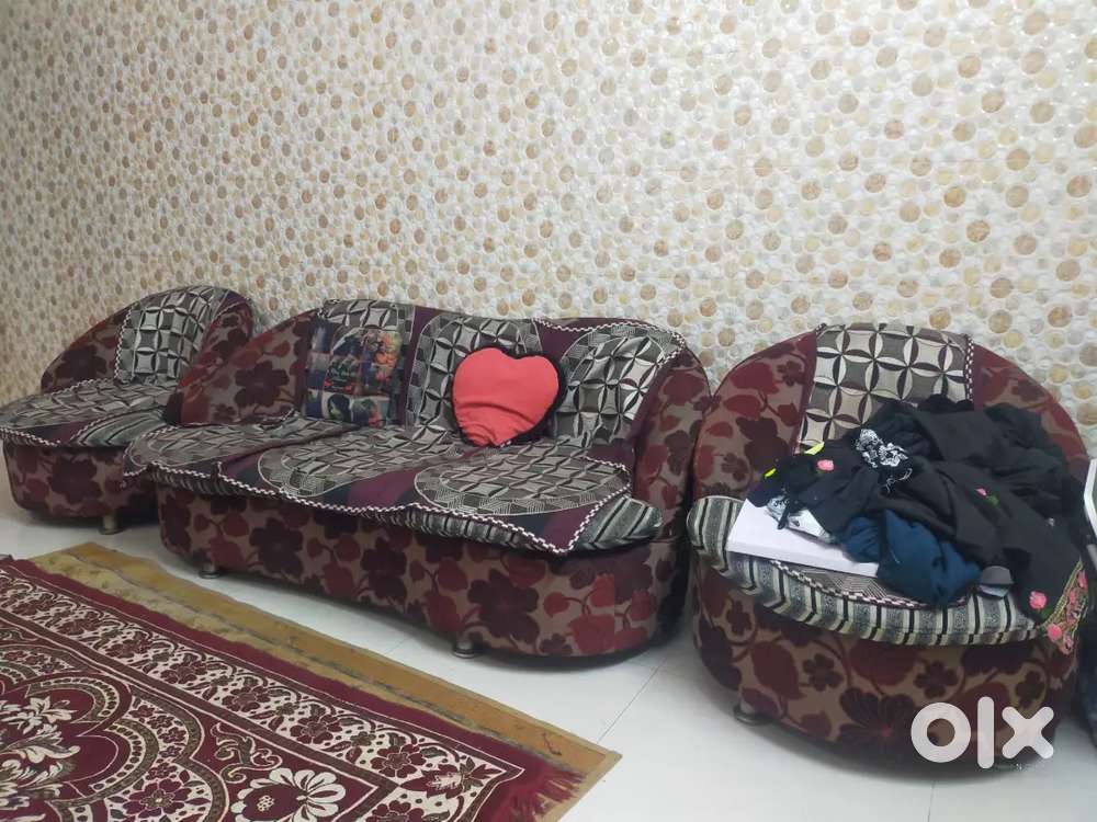 5 Seater Sofa Set Well Maintained