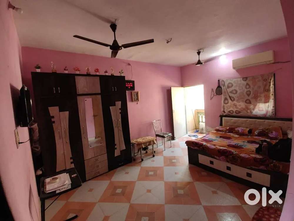 1 rk big room heavy deposite