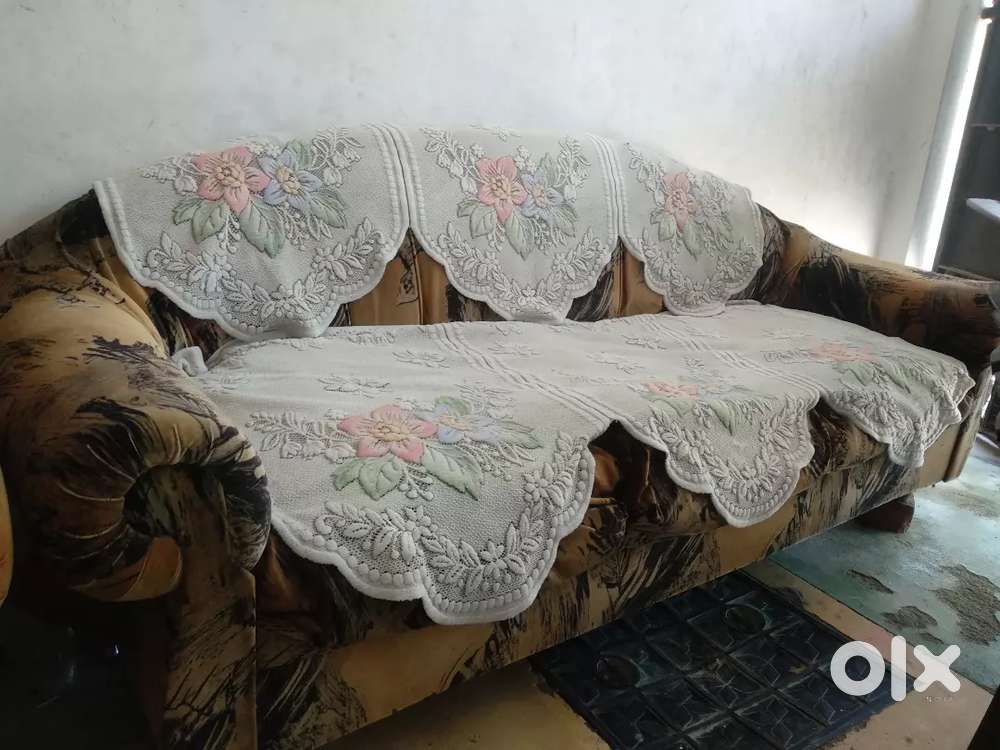 Sofa (home furniture)