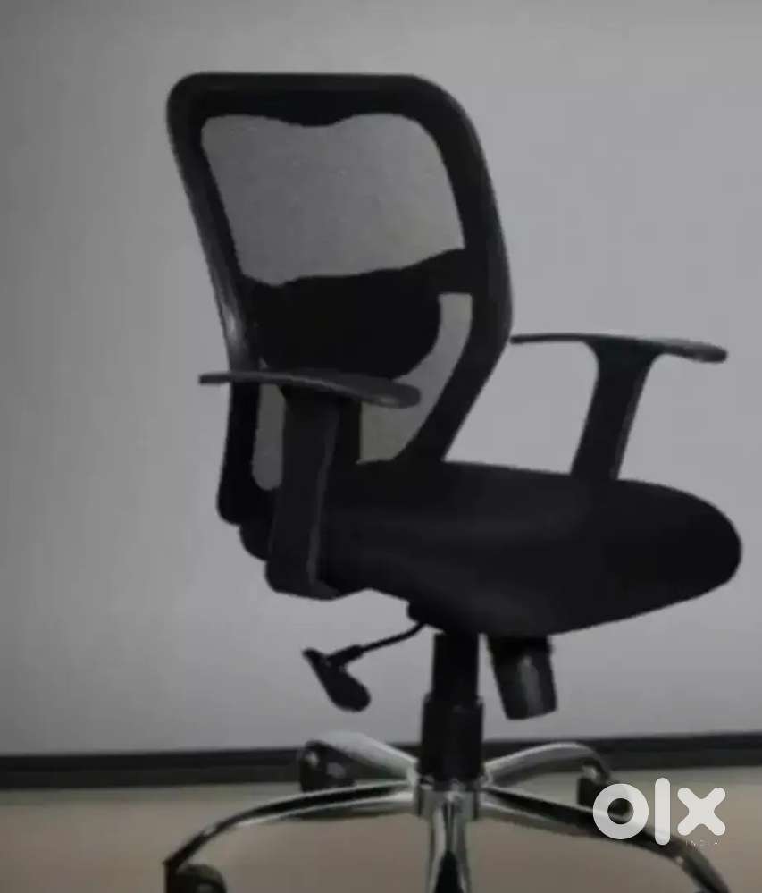 Computer  Mess Chair with Adjustable Lumber Support.Call me directly