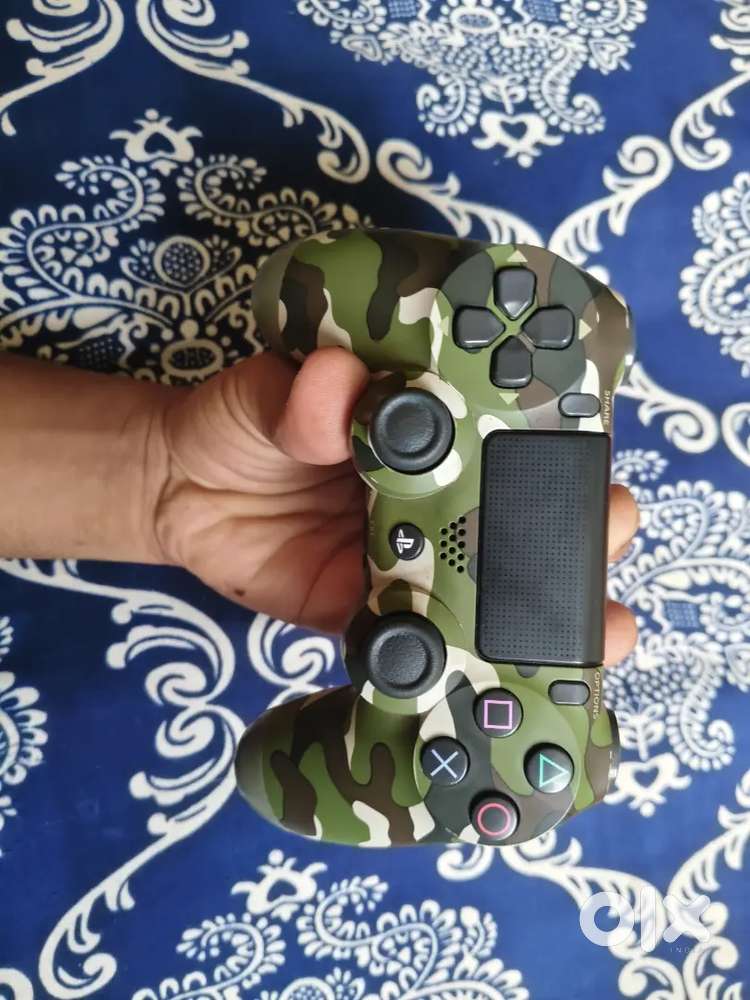 PlayStation 4 slim 1TB with two controller