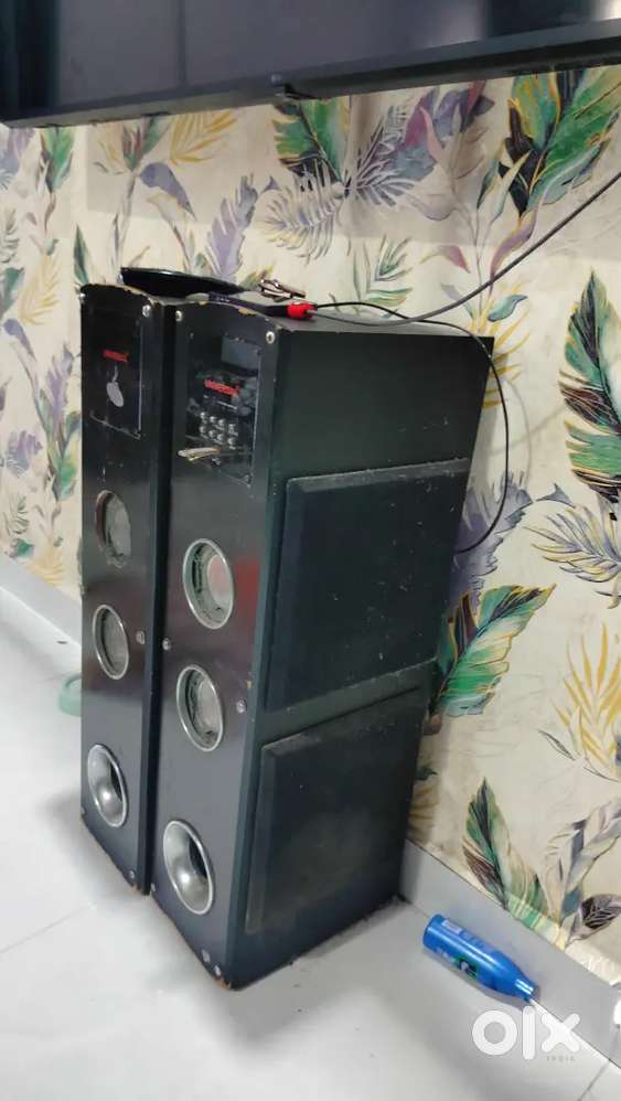 UNIVERSAL SOUND Towers