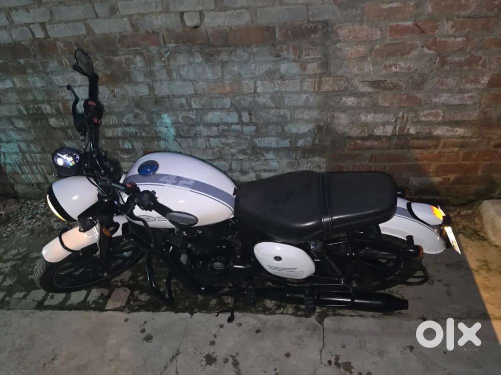 JAWA 42 DULA CHANNEL ABS NEW CONDITION