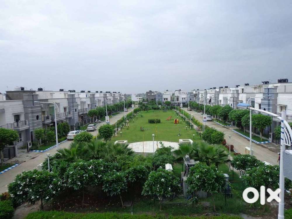 900 sqft East-facing plot
