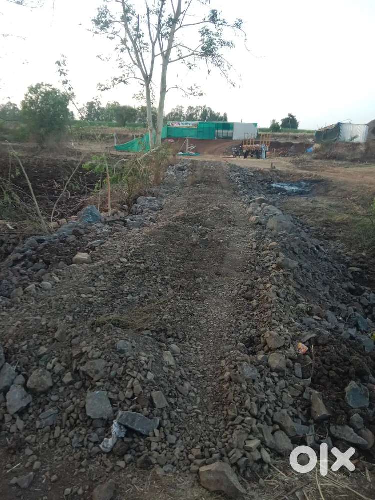 बोरगांव येथील देशमुखनगर रोड ला हॉल च्या उजवी कडे जागा भाड्याने देणे