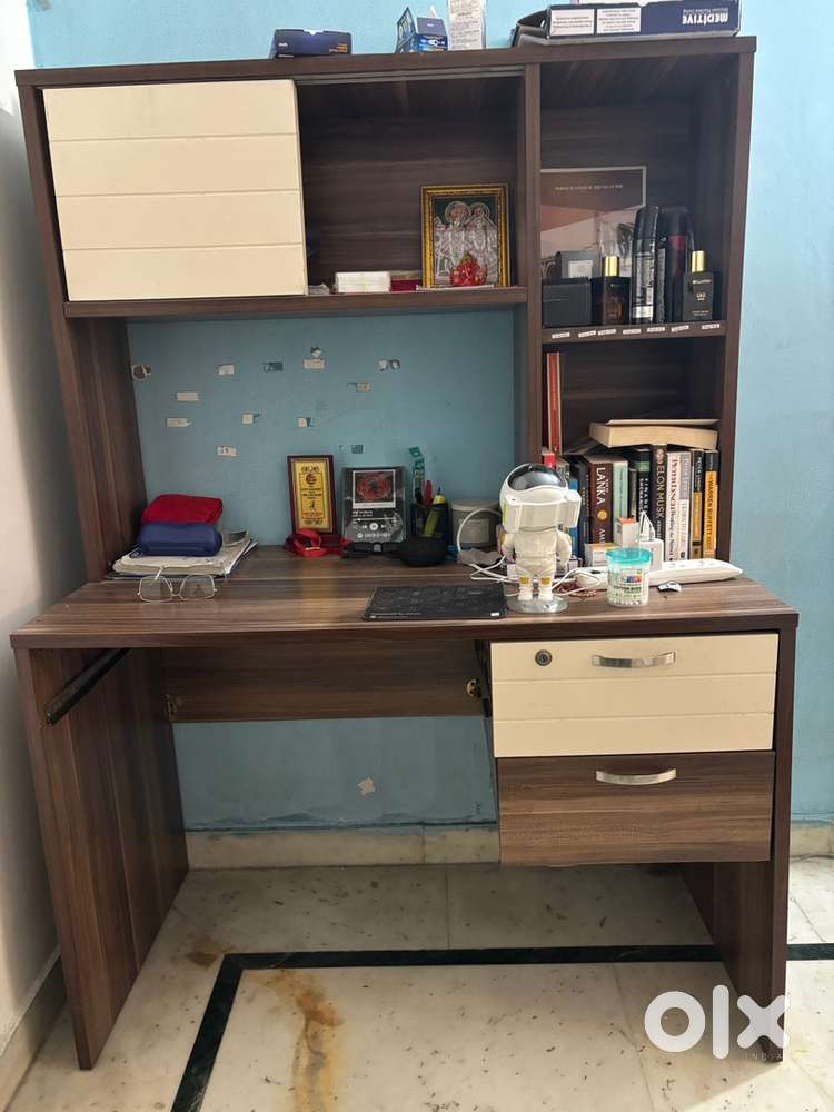 Strong Sturdy Table with storage - Excellent Condition