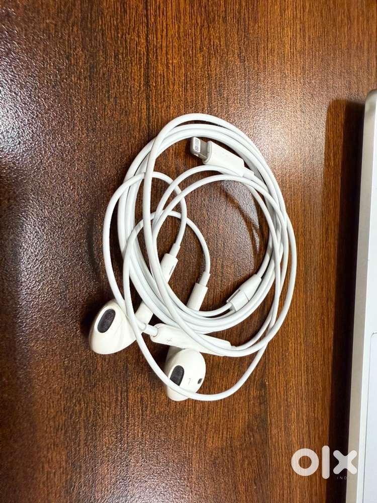 EarPods (Lightning Connector)