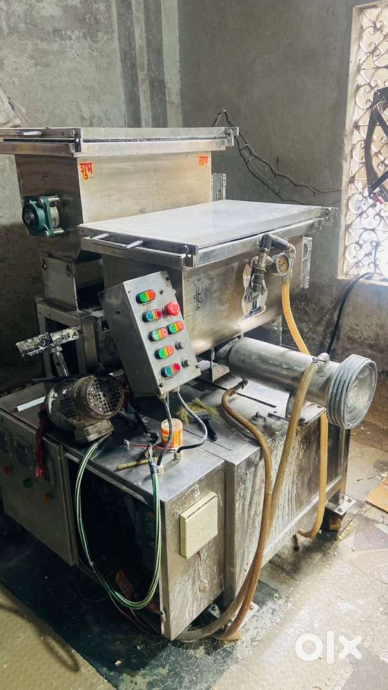 Macroni Machine