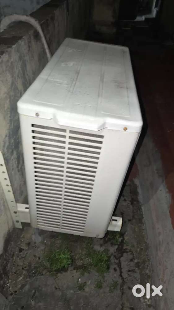 OG 1 Ton Split Inverter AC - Great Condition (with copper pipe)