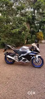 R15 v4 m. Gray and black good condition. Back new tyer.