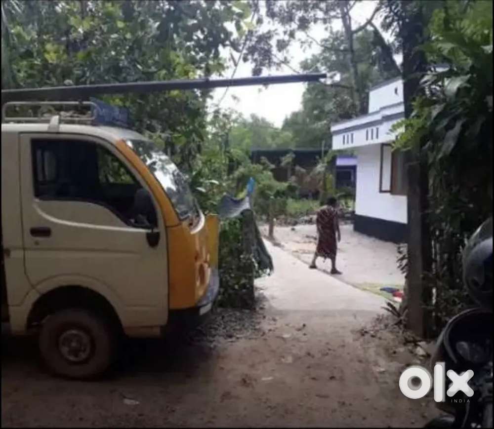 റോഡ് മുക്കിനു കിഴക്കുവശം 4 സെന്റ് സ്ഥലം വില്പനക്ക്