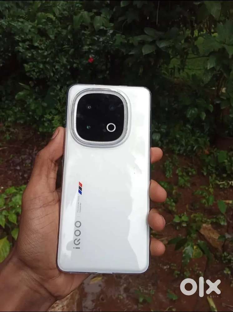 iQOO 13 Bmw edition__ 12 GB ram 256 Gb storage