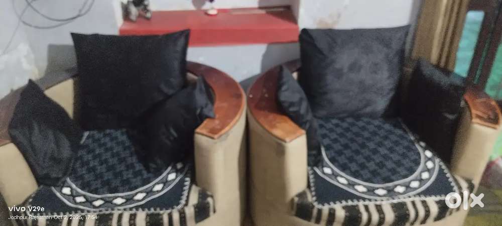 5 seater sofa set with cover and pillow in good condition