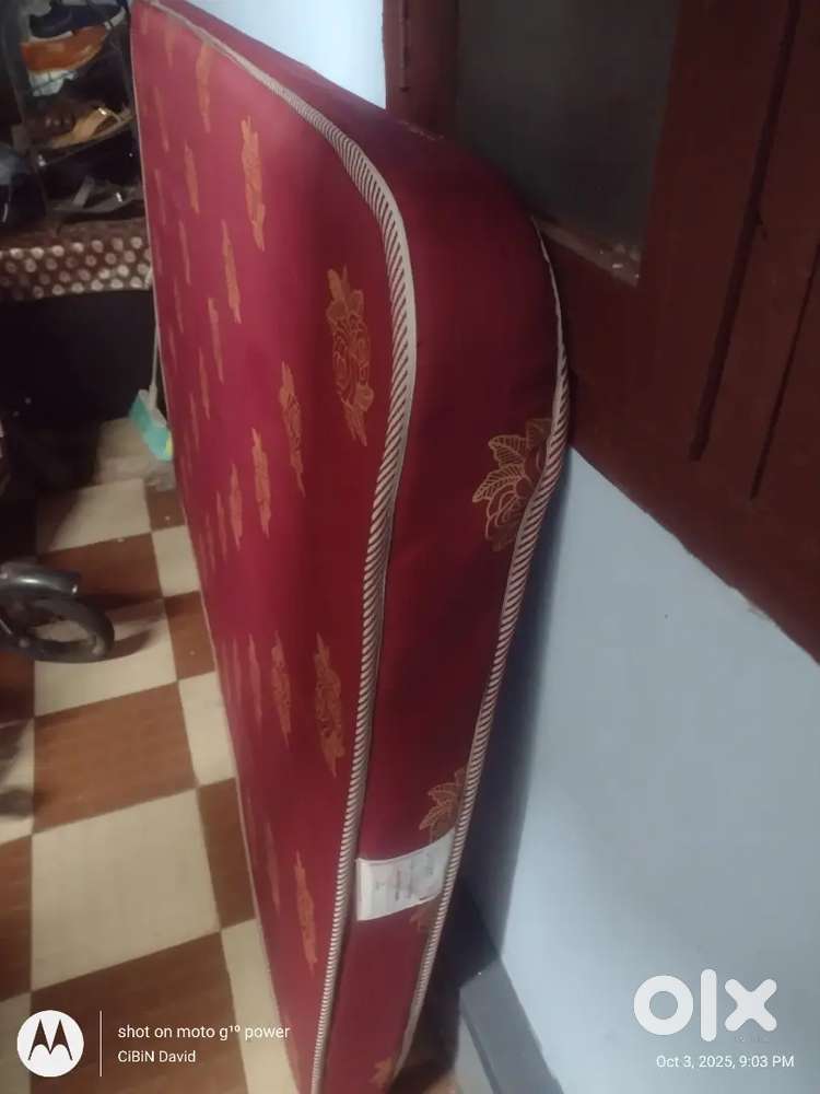 Bed 6/4 old maroon colour no damage