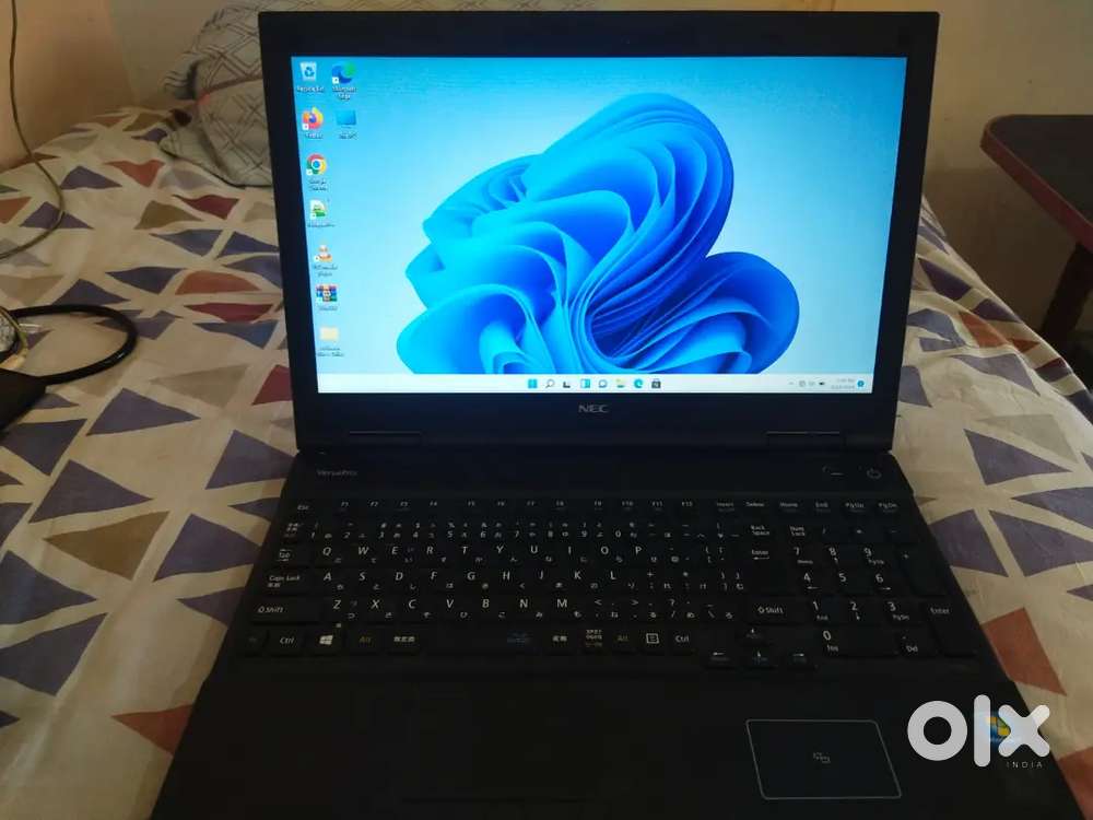 Laptop I3 500 GB SSD 12GB RAM