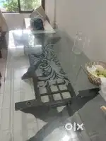 6/8 seater glass dinning  table